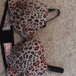 Juicy Couture Leopard‎ Print Underwire Bra.